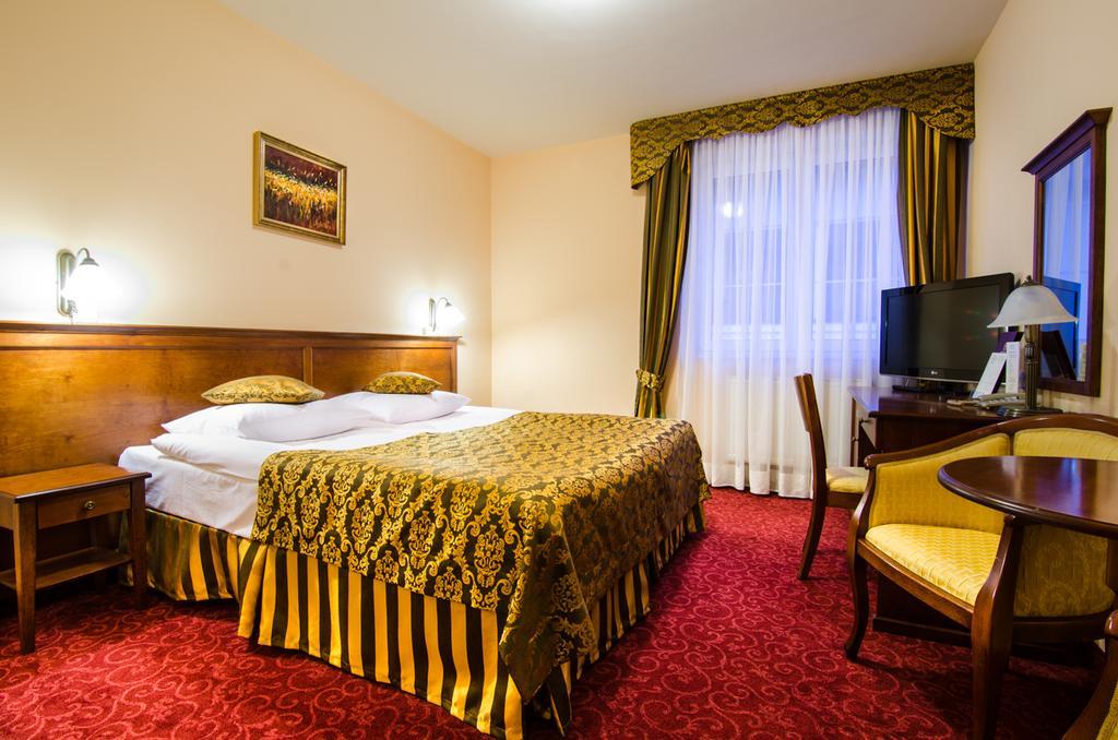 Hotel Wellness & Spa Nowy Dwor Rzeszów Esterno foto