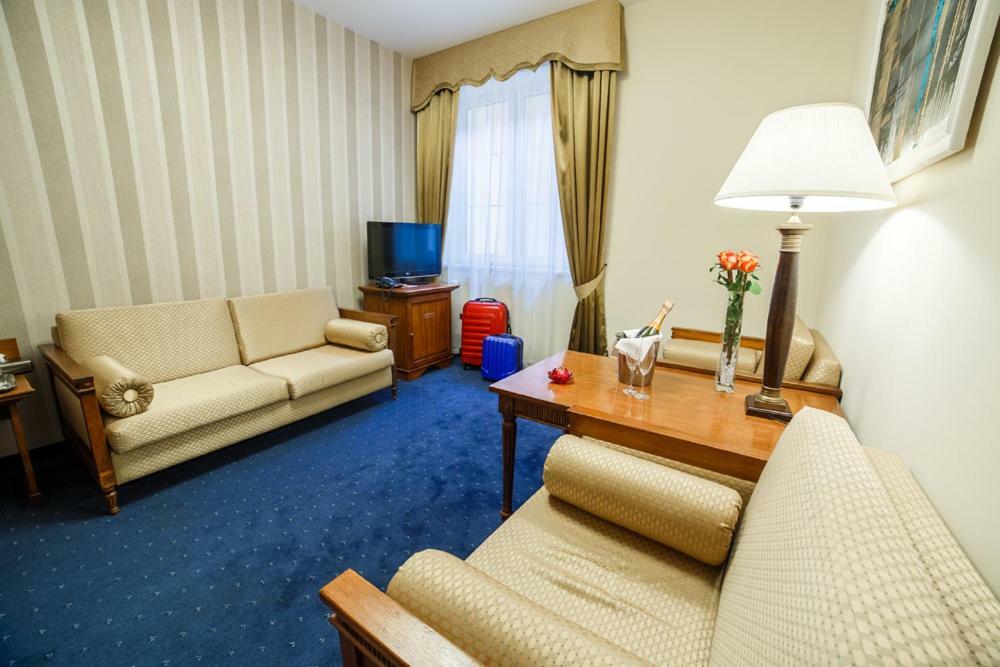 Hotel Wellness & Spa Nowy Dwor Rzeszów Esterno foto
